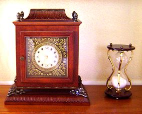 Clock and hourglass measure time in HDR experiments